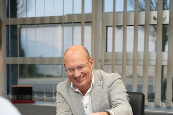 Interne verkoop bij Werco: overleg met een klant aan de vergadertafel